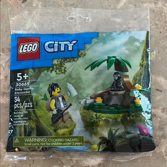 LEGO City Jungle Adventure Set with Baby Gorilla - Picture 3 of 3